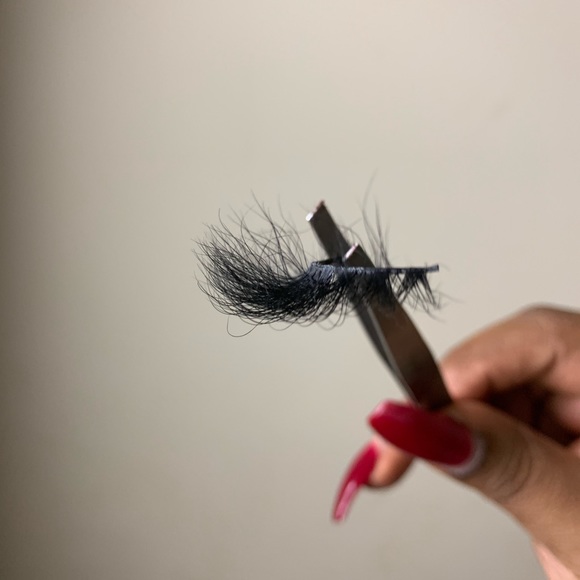 3d Faux Mink Winks (Lashes) - Picture 5 of 7